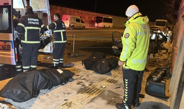 Yanan otomobildeki 4 kişi yaşamını yitirdi