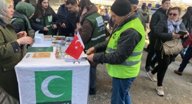 Yeşilay’dan cuma pazarına stant