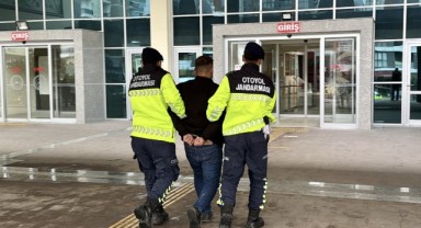 Yurt dışına kaçmaya çalışırken yakalandı