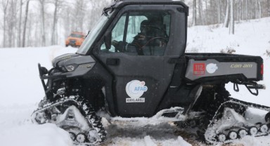 AFAD ekipleri karlı yolları paletli araçlarla aşıyor