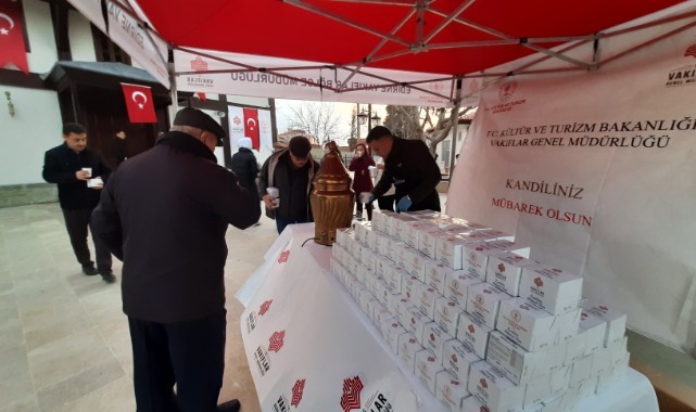 Regaip kandilinde sütlü sıcak deva-i misk