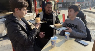 Takdir belgesini getiren öğrencilere kokoreç