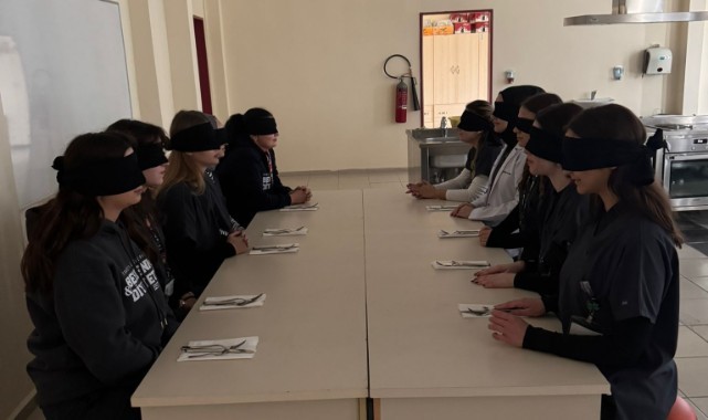 TÜ öğrencilerinden empati etkinliği