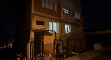 Babasını bıçakla yaraladı