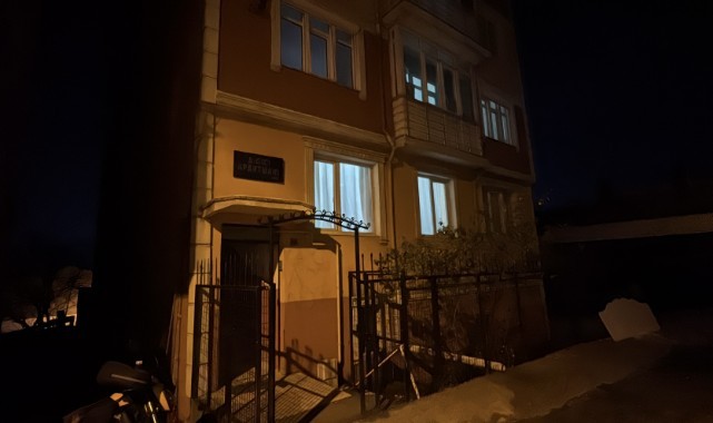 Babasını bıçakla yaraladı