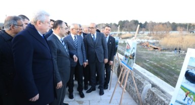 Bakan Uraloğlu tarihi Uzun Köprü'de süren restorasyonu inceledi