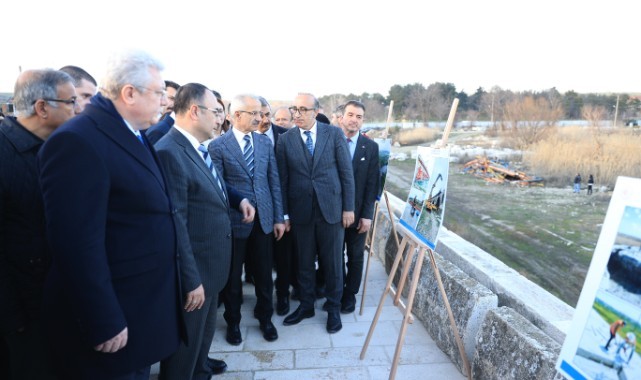 Bakan Uraloğlu tarihi Uzun Köprü'de süren restorasyonu inceledi