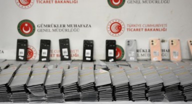 Bir tır da 850 kaçak cep telefonu ele geçirildi