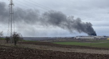 Fabrikada çıkan yangın söndürüldü