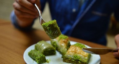 “Bayramda aşırı ve dengesiz yemek tüketmeyin”