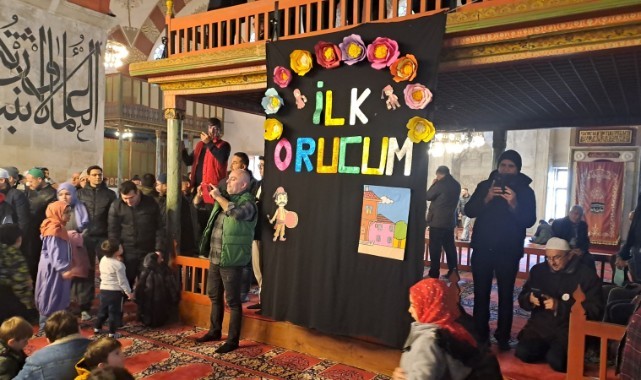 Edirne’de Çocuklar Tekne Orucunu Eski Cami’de Açtı