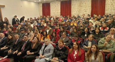 Kadınların oluşturduğu koro müzik ziyafeti verdi