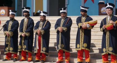 Nevruz ateşi yandı, öğrenciler baharı kutladı