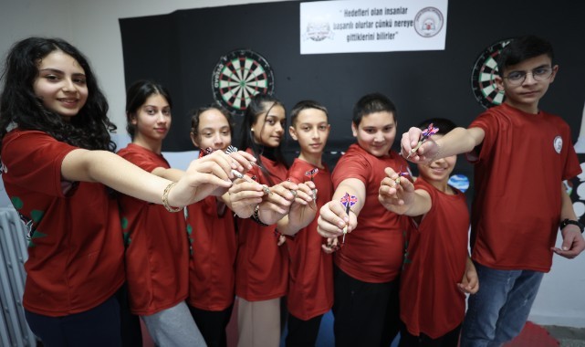 Okuldaki başarı dart oyunuyla sağlandı
