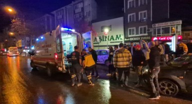 Otomobilin yayalara çarptığı kaza güvenlik kamerasında