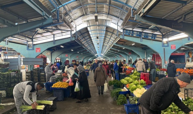 Pazartesi Pazarı Ramazan Bereketiyle Hareketlendi