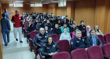 Polis ekiplerinden öğrencilere seminer