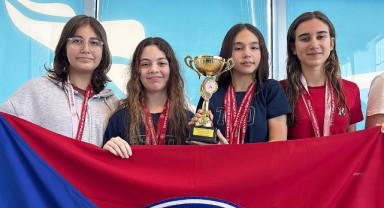 TED öğrencileri yüzme müsabakalarında birçok başarı elde etti