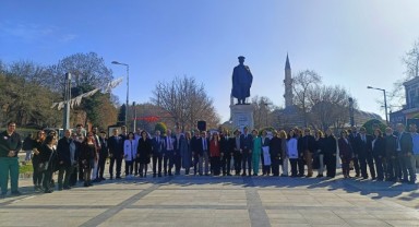 Tıp Bayramı nedeniyle Atatürk Anıtı’nda çelenk töreni düzenlendi