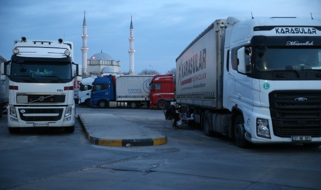 Tır şoförleri, ramazanı ailelerinden uzakta geçiriyor