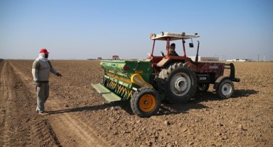 Üreticiler yeni sezon için tohumları toprakla buluşturuyor