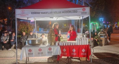 Vakıflar vatandaşlara salep ikram etti