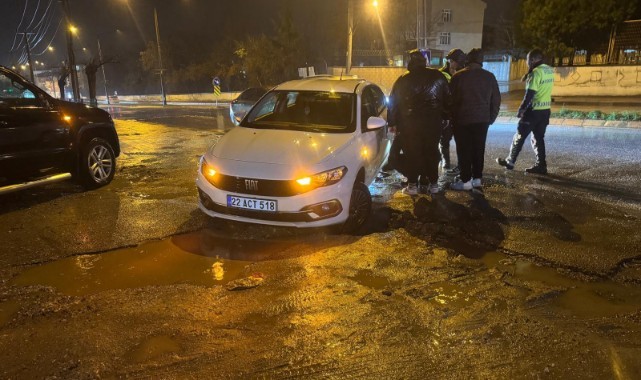 Yağmur yağdı, asfalt çöktü