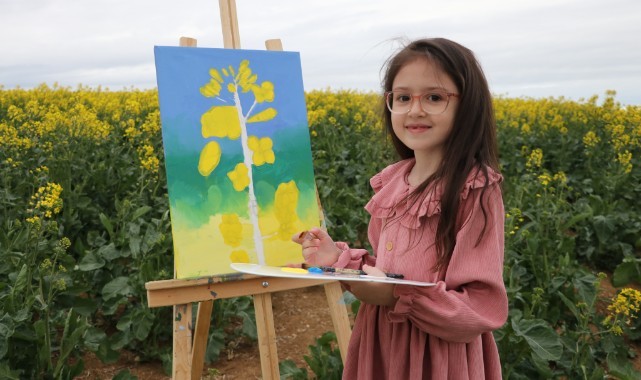 8 yaşındaki ressam İnci, üçüncü sergisine hazırlanıyor