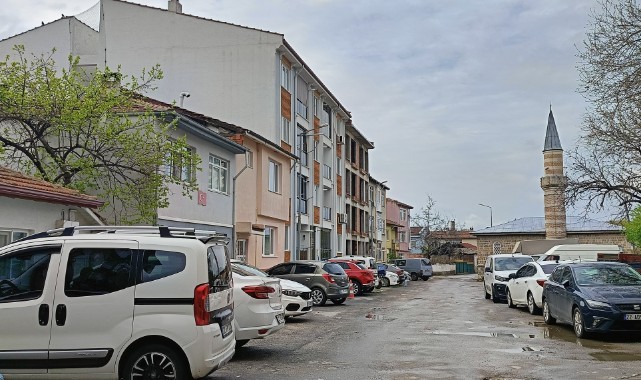 Araçlar sokakları kilitledi, mahalleli tedirgin
