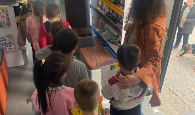 Gezici Kütüphane öğrencilerle buluşuyor