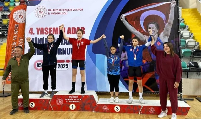 Güreşçiler kürsüye çıktı