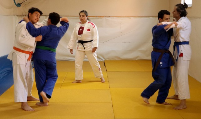 Kadın judo antrenörü şampiyon sporcular yetiştirmek istiyor