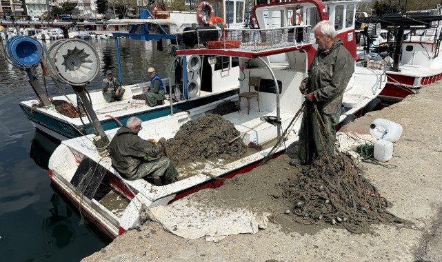 Küçük tekneli balıkçılar müsilaj nedeniyle avlanamıyor