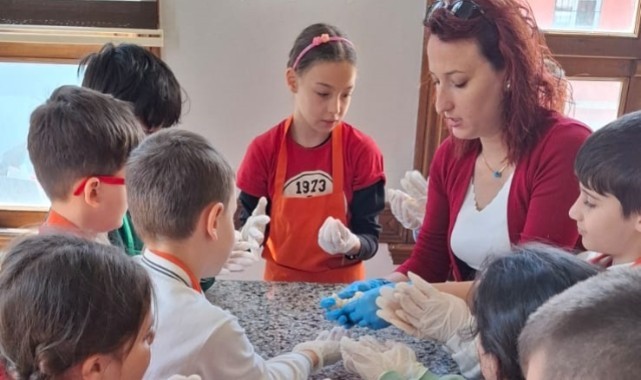 Öğrenciler atölye evinde becerilerini geliştiriyor