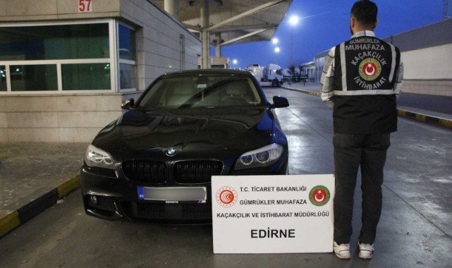 Sahte emeklilik belgesiyle Türkiye'ye sokulmak istenen araçlar yakalandı
