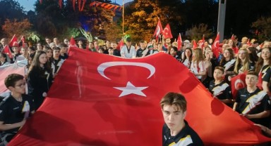 19 Mayıs fener alayı ile kutlandı