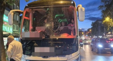 Ani fren yapan otobüsteki bir yolcu yaralandı