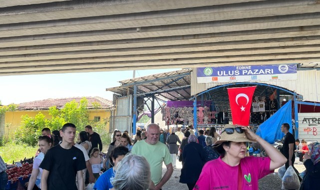 Baharın gelişiyle cuma pazarı canlandı