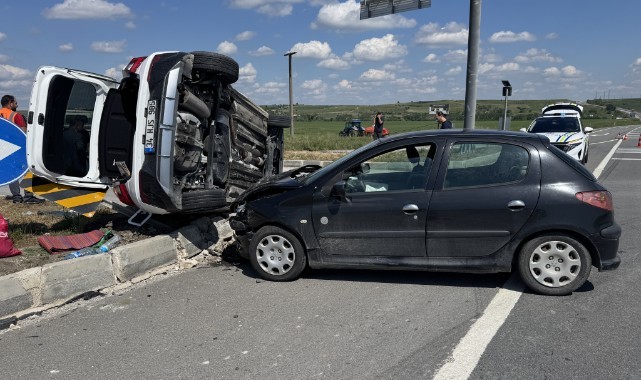 Çarpışan iki otomobildeki 5 kişi yaralandı