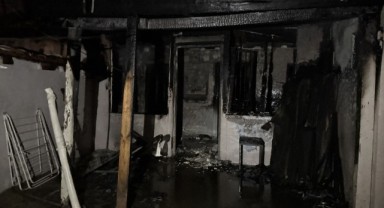 Çıkan yangında 3 ev zarar gördü