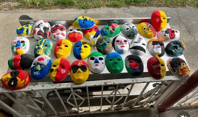 Çocuklarla maske boyama etkinliği