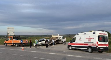 Devrilen otomobilin sürücüsü yaralandı