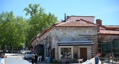 Havlucular Hanı ve Mezit Bey Hamamı'ndaki restorasyon çalışmaları sürüyor