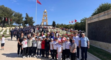 Kadripaşa öğrencileri Çanakkale’de şehitlikleri gezdi