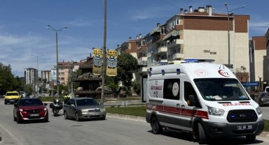 Otomobilin yayaya çarpma anı güvenlik kamerasında