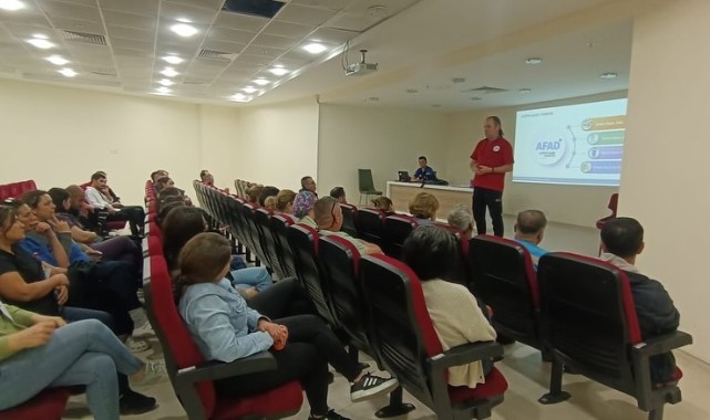 Sağlık çalışanlarına afet farkındalık eğitimi