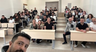 Taygan mezun olduğu okulda öğrencilerle bir araya geldi