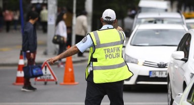 Trafik cezaları artıyor! Kırmızı ışıkta geçen yandı