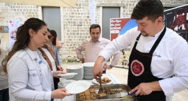 Vatandaşlara ciğer sarma ikram edildi