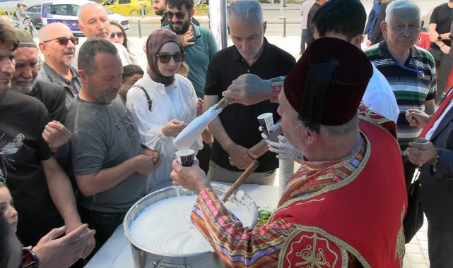 Vatandaşlara deva-i misk ikram edildi